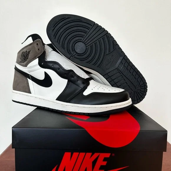 Nike Jordan 1‎ Retro High OG in Dark Mocha